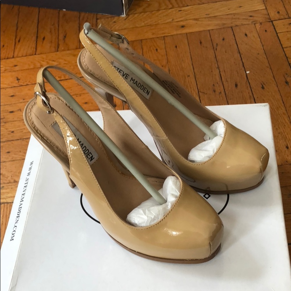 Steve Madden tan pumps